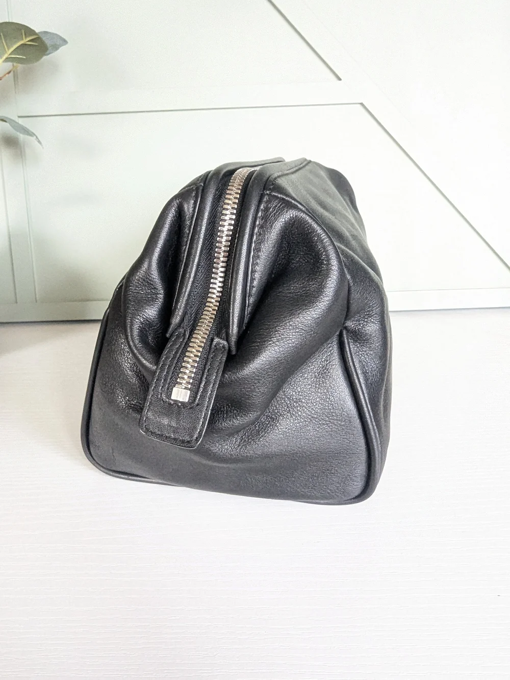 Coach sleek cosmetic